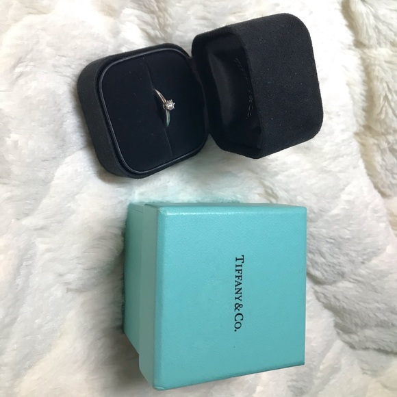 Tiffany diamond ring 💍 platinum - Picture 3 of 5